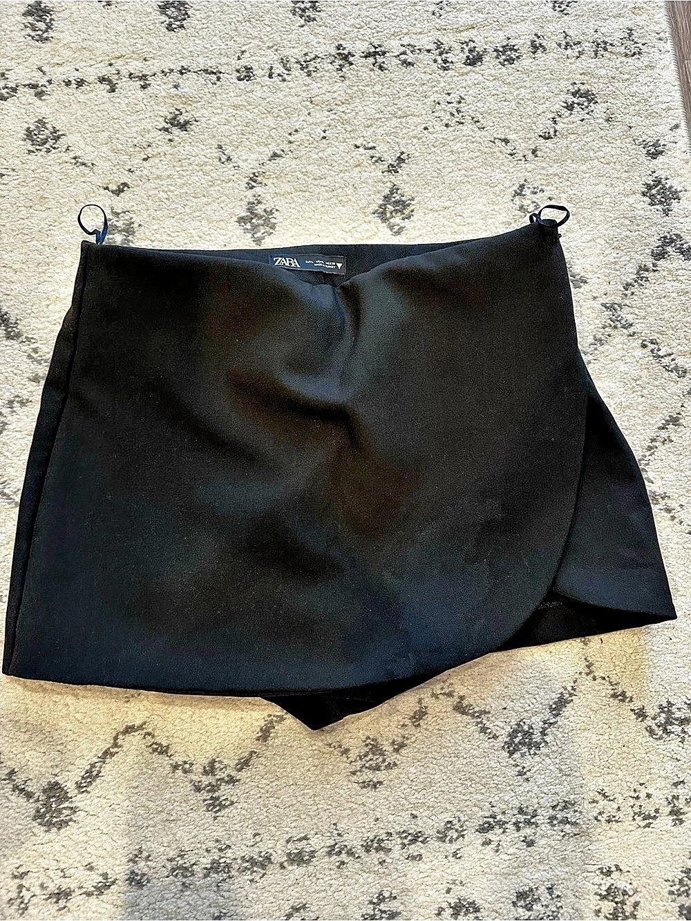 NEW without Tags. Zara Asymmetric Wrap Skort Black. Size Large